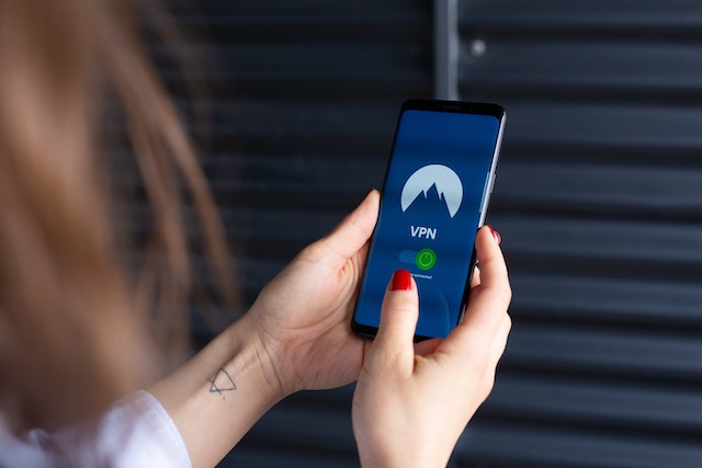 how-does-a-vpn-keep-you-safe-online