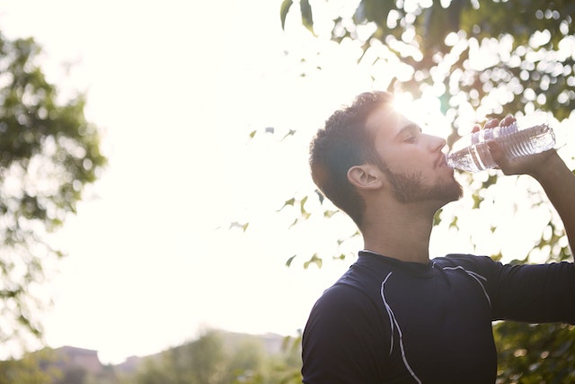 hydration-is-important-to-overcome-jet-lag
