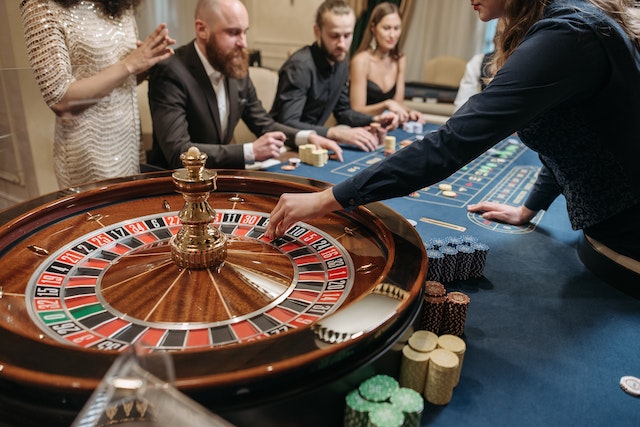 playing-poker-with-texas-hold’em-experts