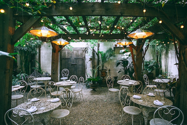 add-greenery-for-restaurant-patio