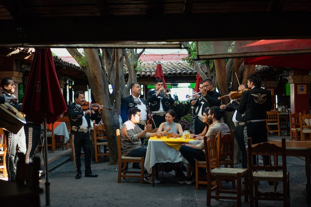 entertainment-for-restaurant-patio