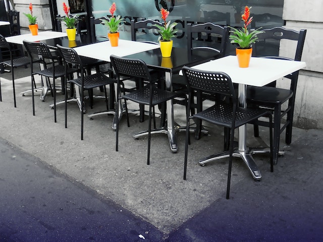 keep-restaurant-patio-clean