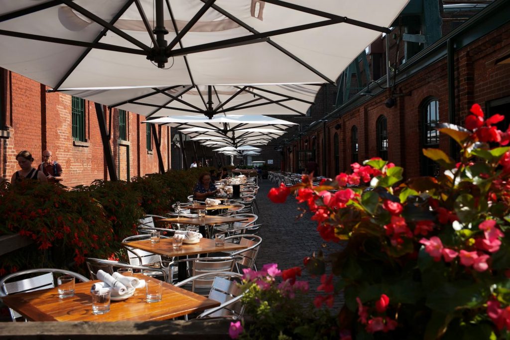 shade-for-restaurant-patio