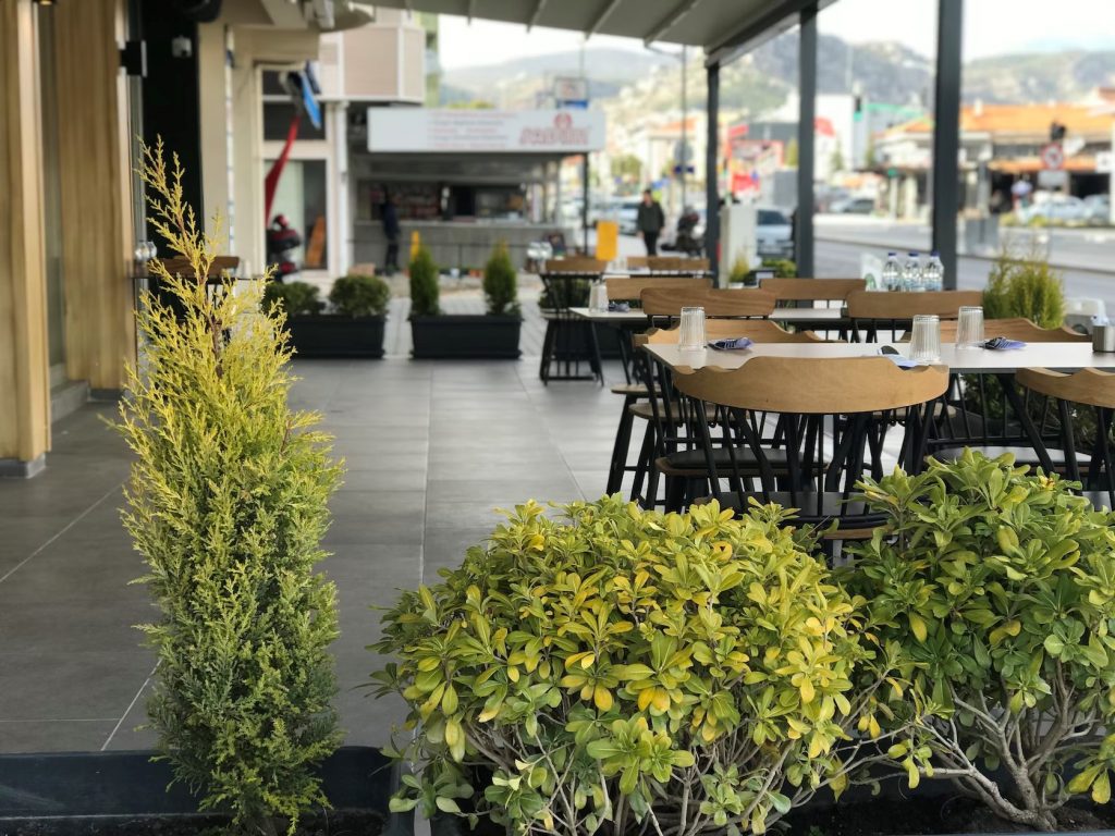 comfortable-outdoor-furniture-for-restaurant-patio