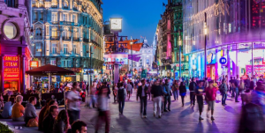 people-enjoying-evening-entertainment-during-a-london-city-break.